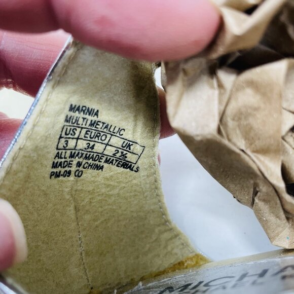 MICHAEL Michael Kors Youth Girls Size 3 T Strap Thong Wedge Sandals in Gold S5 - Picture 6 of 8